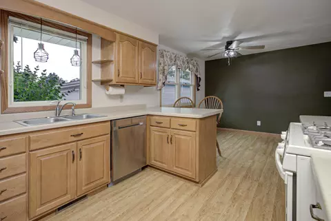 2736 Elmwood Ct, Appleton, WI 54911 photo 9