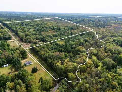 Norske Road, Iola, WI 54945