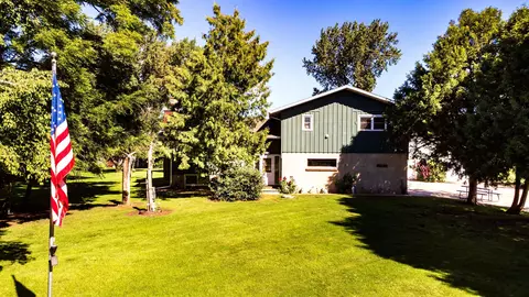 2145 Hickory Ln, Oshkosh, WI 54901