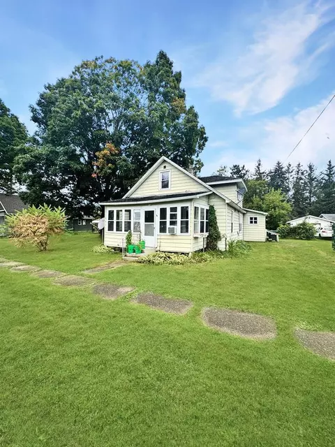 536 Mill St, White Lake, WI 54491