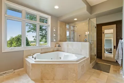 Bath - n5576 Mapleview Lane, Hilbert, WI 54129 photo 5 of 10