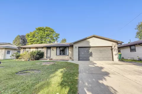 1100 S Beaver Dam Dr, Green Bay, WI 54304