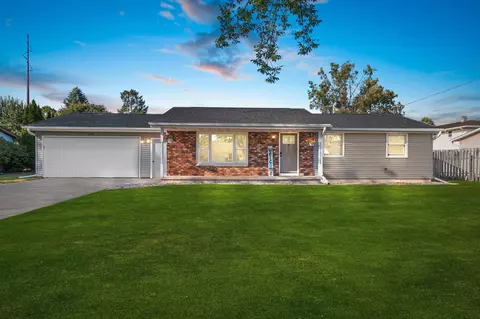 2957 Beth Dr, Green Bay, WI 54311