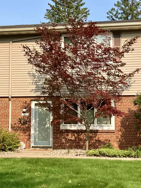 941 S West Ct #B, Appleton, WI 54915