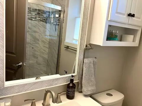 Bath - 941 S West Ct #B, Appleton, WI 54915 photo 2 of 2