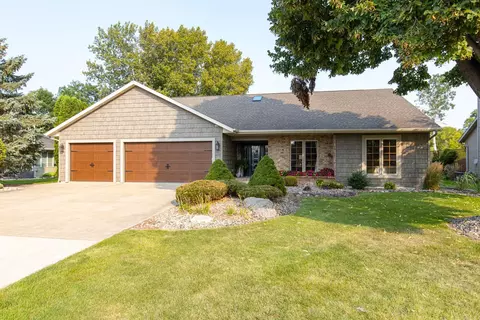 735 E River Dr, Omro, WI 54963