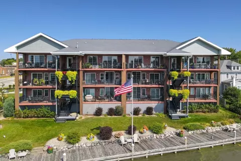 515 Broad St #202, Menasha, WI 54952