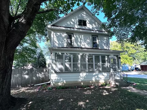 1301 Dexter St, New London, WI 54961