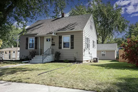 1402 Berger St, Oshkosh, WI 54902