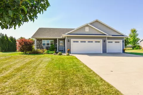 w7157 Englewood Drive, Greenville, WI 54942