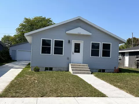 1007 Blaine St, Marinette, WI 54143
