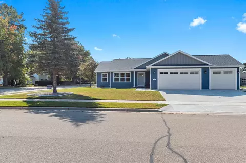 602 W 3rd St, Shawano, WI 54166