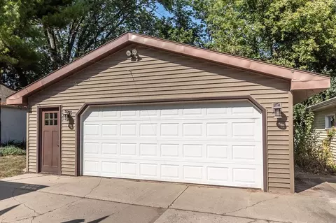 1202 W Summer St, Appleton, WI 54914 photo 2