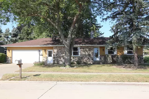 2701 N Chestwood Ct, Appleton, WI 54911