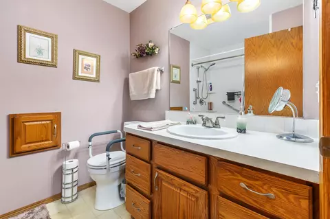 Bath - 317 E Hoover Ave, Appleton, WI 54915 photo 1 of 2
