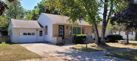 3011 Parkridge Ave, Marinette, WI 54143