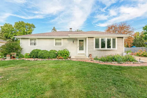 1068 Meadow Ln, Neenah, WI 54956