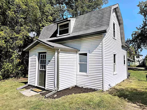 1118 Bartelt St, Gresham, WI 54128