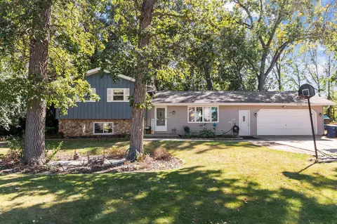 1205 Woodland Dr, Menasha, WI 54952