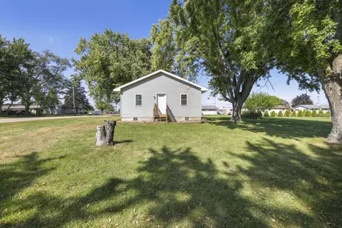 405 Birch St, Omro, WI 54963