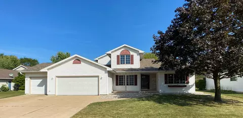 1658 Bernheim St, Oshkosh, WI 54904
