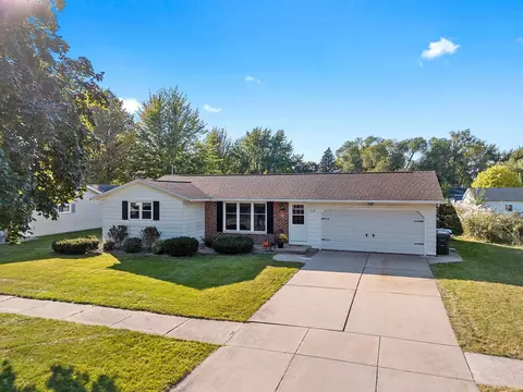 1178 Robin St, De Pere, WI 54115
