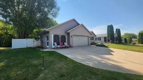 812 E St Joseph St, Green Bay, WI 54301