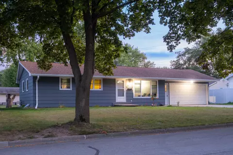 1027 St Anthony Dr, De Pere, WI 54115