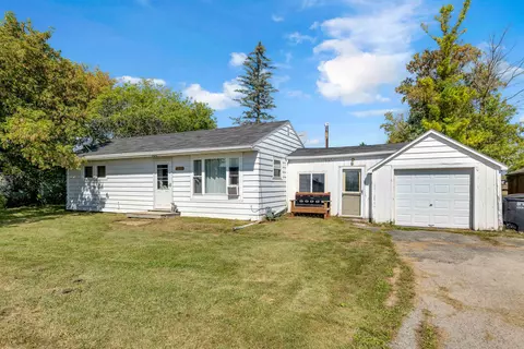 1213 E Main St, Omro, WI 54963
