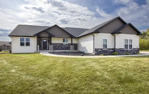 2085 W Sugar Ct, Appleton, WI 54913