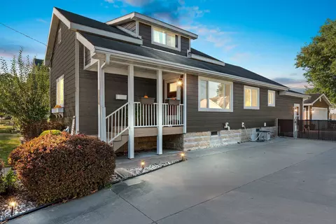 614 W 11th Ave, Oshkosh, WI 54902