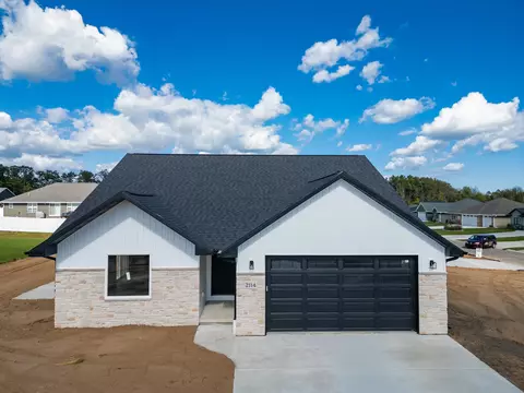2114 Irish Hill Est, Green Bay, WI 54313