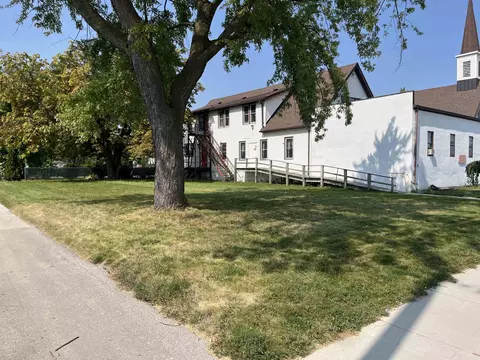 821 N Webster Ave, Green Bay, WI 54302