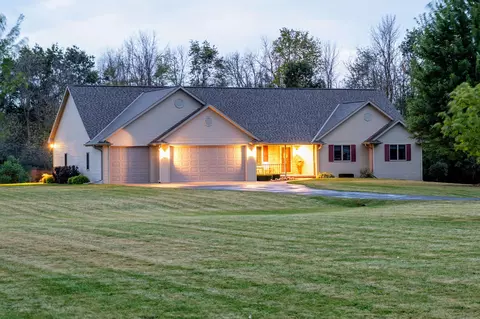 3023 S Whistling Wind Dr, De Pere, WI 54115