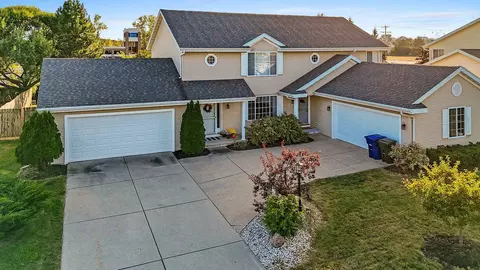 325 Desplaine Rd, De Pere, WI 54115