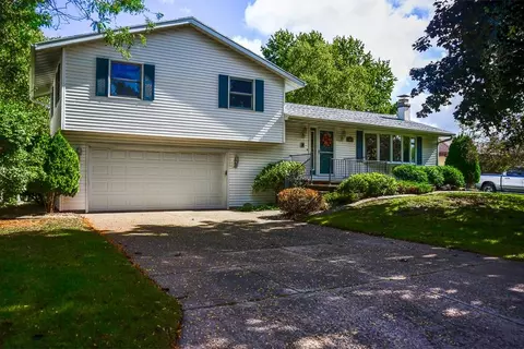 3010 N Peach Tree Ln, Appleton, WI 54911