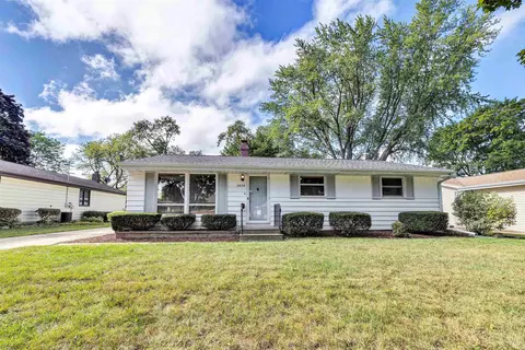 2038 Fern Ln, Green Bay, WI 54302