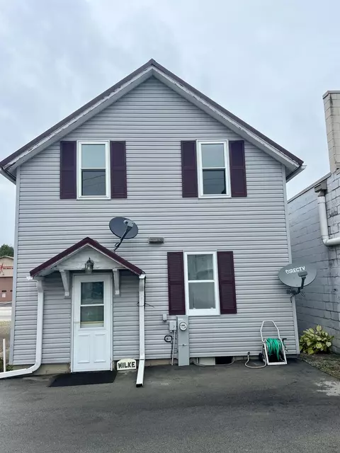 228 W Pulaski St, Pulaski, WI 54162