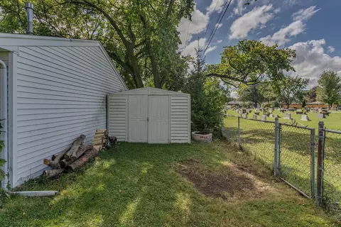 910 Robin St, De Pere, WI 54115 photo 33