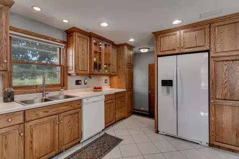 910 Robin St, De Pere, WI 54115 photo 9