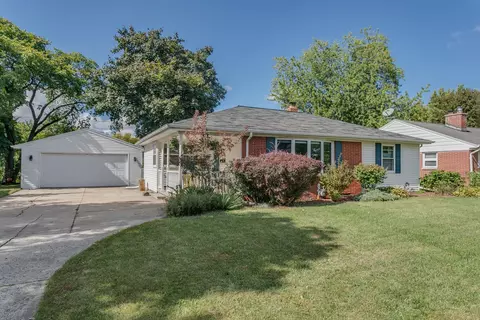 910 Robin St, De Pere, WI 54115