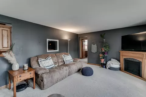 910 Robin St, De Pere, WI 54115 photo 4
