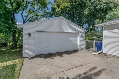 910 Robin St, De Pere, WI 54115 photo 34