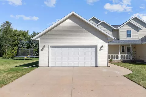 1091 Stillmeadow Ln, Menasha, WI 54952