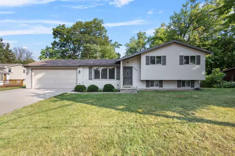 2752 Hazelwood Ln, Green Bay, WI 54304