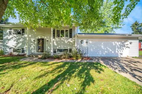 1317 Pinehurst Ln, Neenah, WI 54956