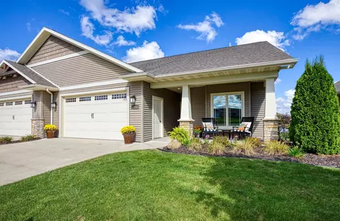 1341 Prairie Lake Cir, Neenah, WI 54956