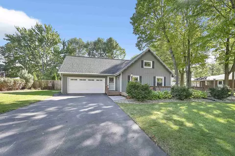 867 Brookfield Ln, Neenah, WI 54956