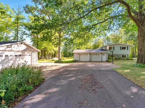 n8295 Sales Road, Van Dyne, WI 54979