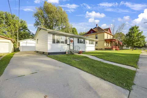 1008 Mill St, New London, WI 54961